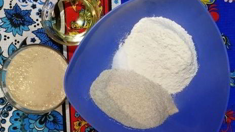 цельнозерновая лепешка с тунцом, креветками и перечным соусом