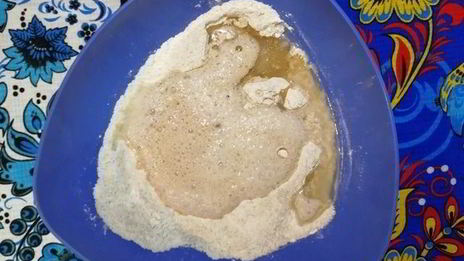 цельнозерновая лепешка с тунцом, креветками и перечным соусом