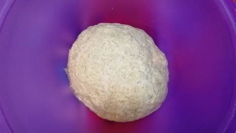 цельнозерновая лепешка с тунцом, креветками и перечным соусом