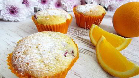 апельсиновые маффины с ягодами