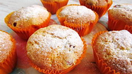 апельсиновые маффины с ягодами