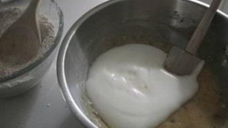 банановые маффины с финиками и семечками