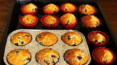 маффины с черной смородиной