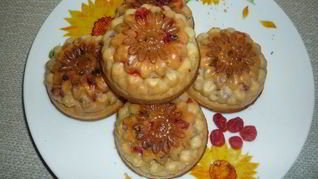 Маффины с изюмом и вишней