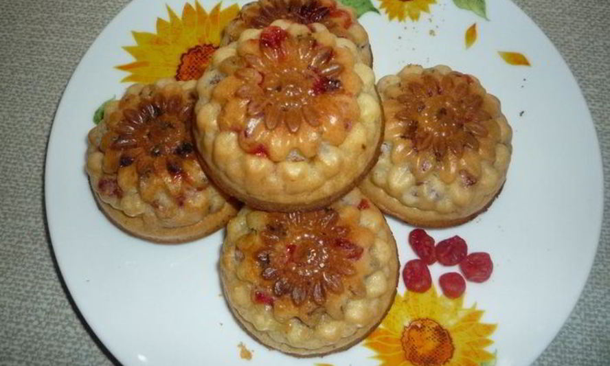 Рецепт маффинов с изюмом и вишней