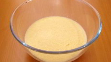 маффины с яблоками и корицей под ванильным соусом