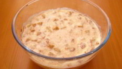 маффины с яблоками и корицей под ванильным соусом