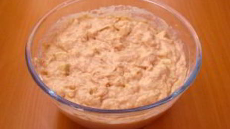 маффины с яблоками и корицей под ванильным соусом