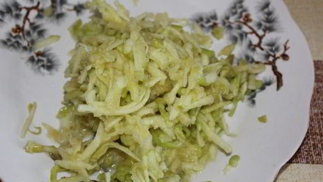 маффины с яблоком и изюмом с медово-ореховой глазурью