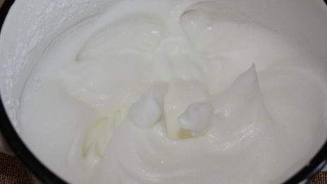 маффины с яблоком и изюмом с медово-ореховой глазурью