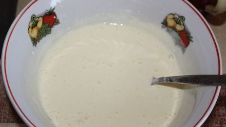 маффины с яблоком и изюмом с медово-ореховой глазурью