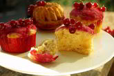 Маффины со смородиновой заливкой