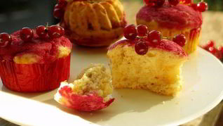 Маффины со смородиновой заливкой