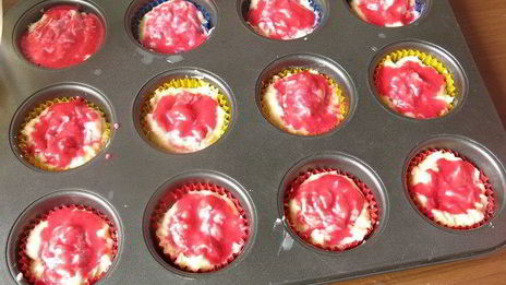 маффины со смородиновой заливкой