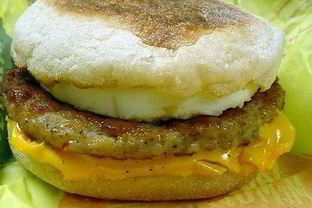 Макмаффин с яйцом и свиной котлетой