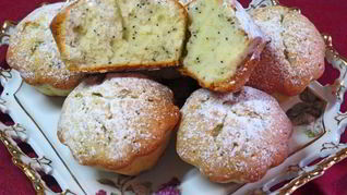Маковые маффины с лимонным соком