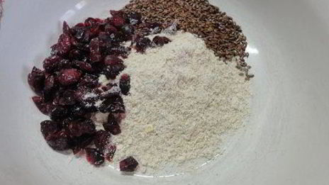 морковно-апельсиновые маффины с клюквой