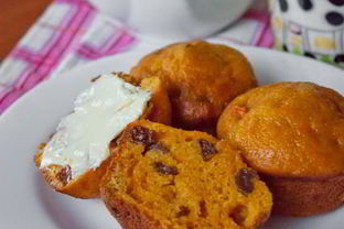 Морковные маффины с изюмом