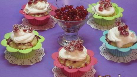 смородиновые маффины с безе