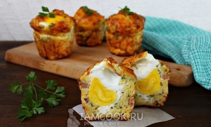 Рецепт сырных маффинов с ветчиной и яйцом