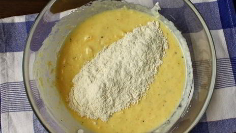 сырные маффины с ветчиной и яйцом