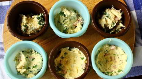 сырные маффины с ветчиной и яйцом