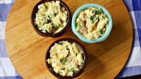 сырные маффины с ветчиной и яйцом