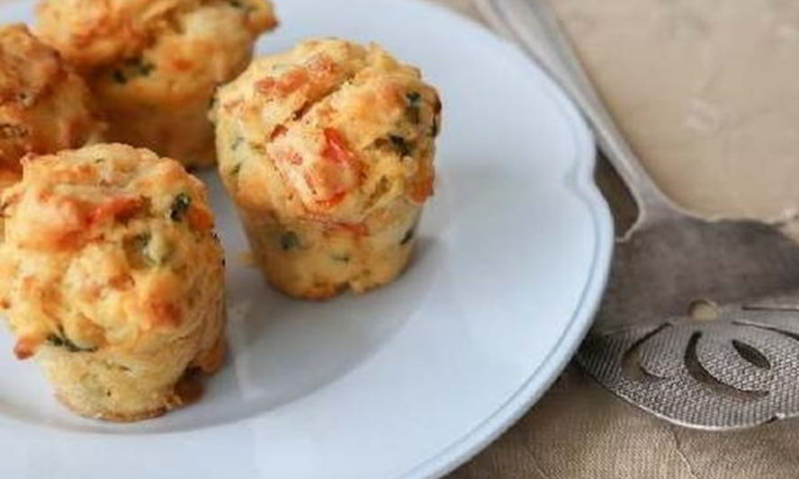 Рецепт творожных маффинов с беконом