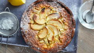 Манник с яблоками