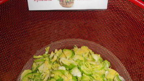 брюссельские оладьи с сыром и кедровыми орешками