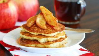 Диетические овсяные оладушки с яблоком и отрубями