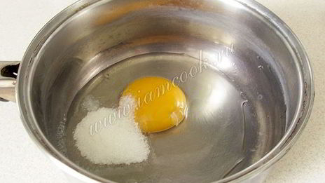 дрожжевые оладьи на кефире с вишневым соусом