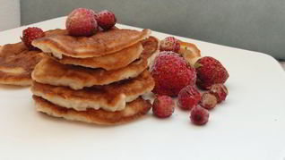 Фруктовые оладьи из банана и яблока