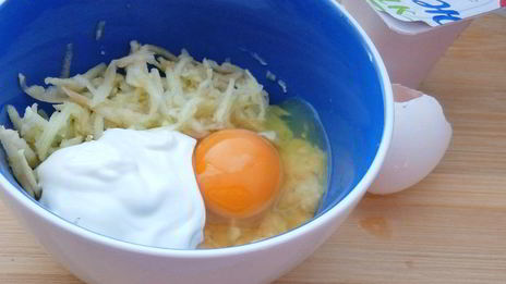 фруктовые оладьи из банана и яблока