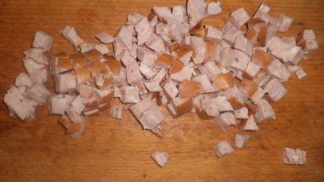 картофельные оладьи с морковью и колбасой