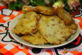 Картофельные оладьи с мясным фаршем и жареным луком