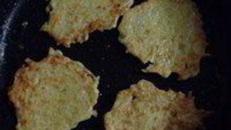 латкес — картофельные оладьи