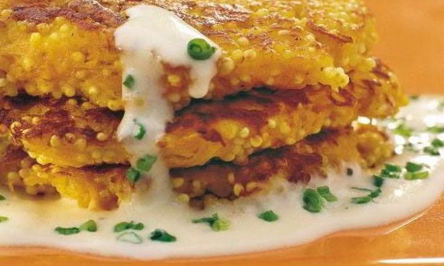 Рецепт морковных оладий с сырным соусом