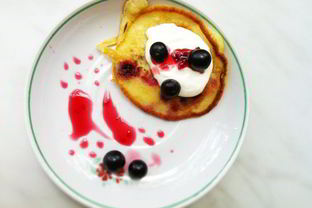 Оладушки с черной смородиной