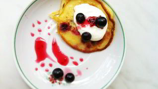 Оладушки с черной смородиной