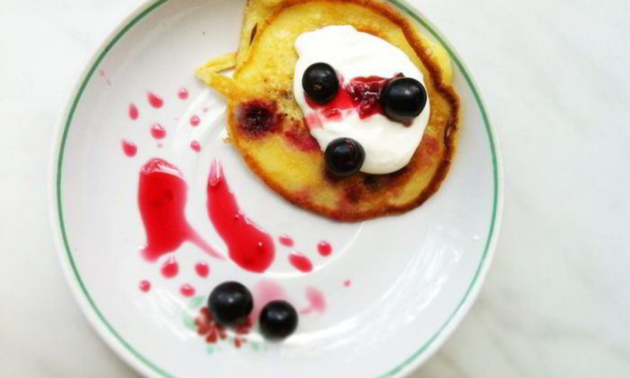 Рецепт оладушек с черной смородиной