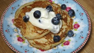 Оладушки с сушеной черникой