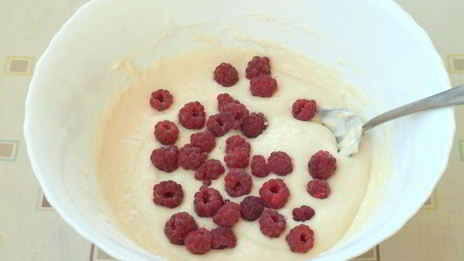 оладьи без яиц с малиной