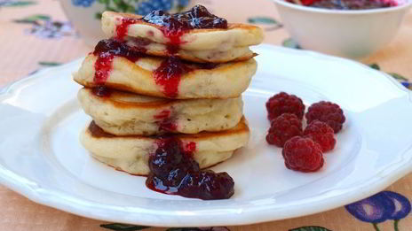 оладьи без яиц с малиной