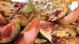 Оладьи из ароматных яблок с инжиром