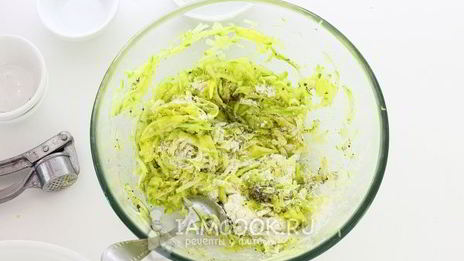 оладьи из кабачков с чесноком