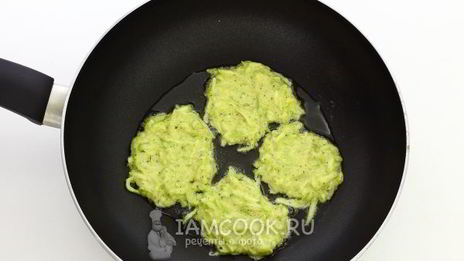 оладьи из кабачков с чесноком