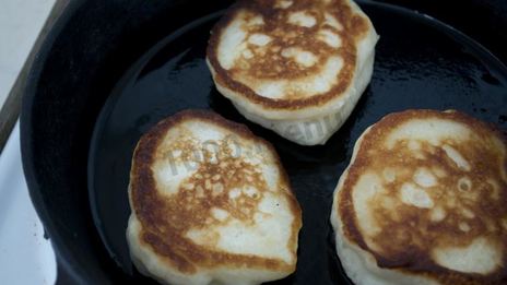 оладьи из прокисшего молока пышные на дрожжах