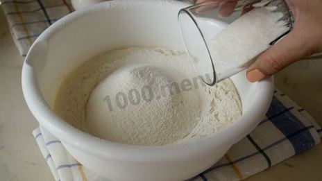 оладьи из прокисшего молока пышные на дрожжах