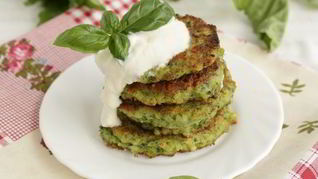 Оладьи с брокколи и пармезаном